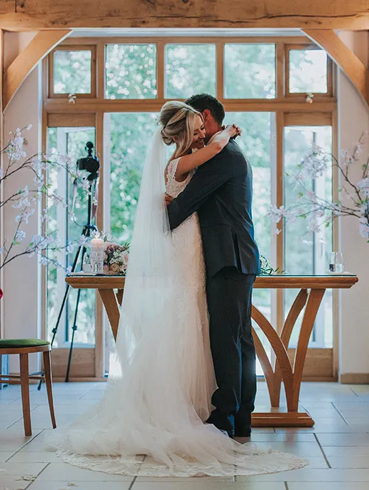 If you’re looking for a picture perfect wedding venue at Hampshire you need to see Rivervale Barn