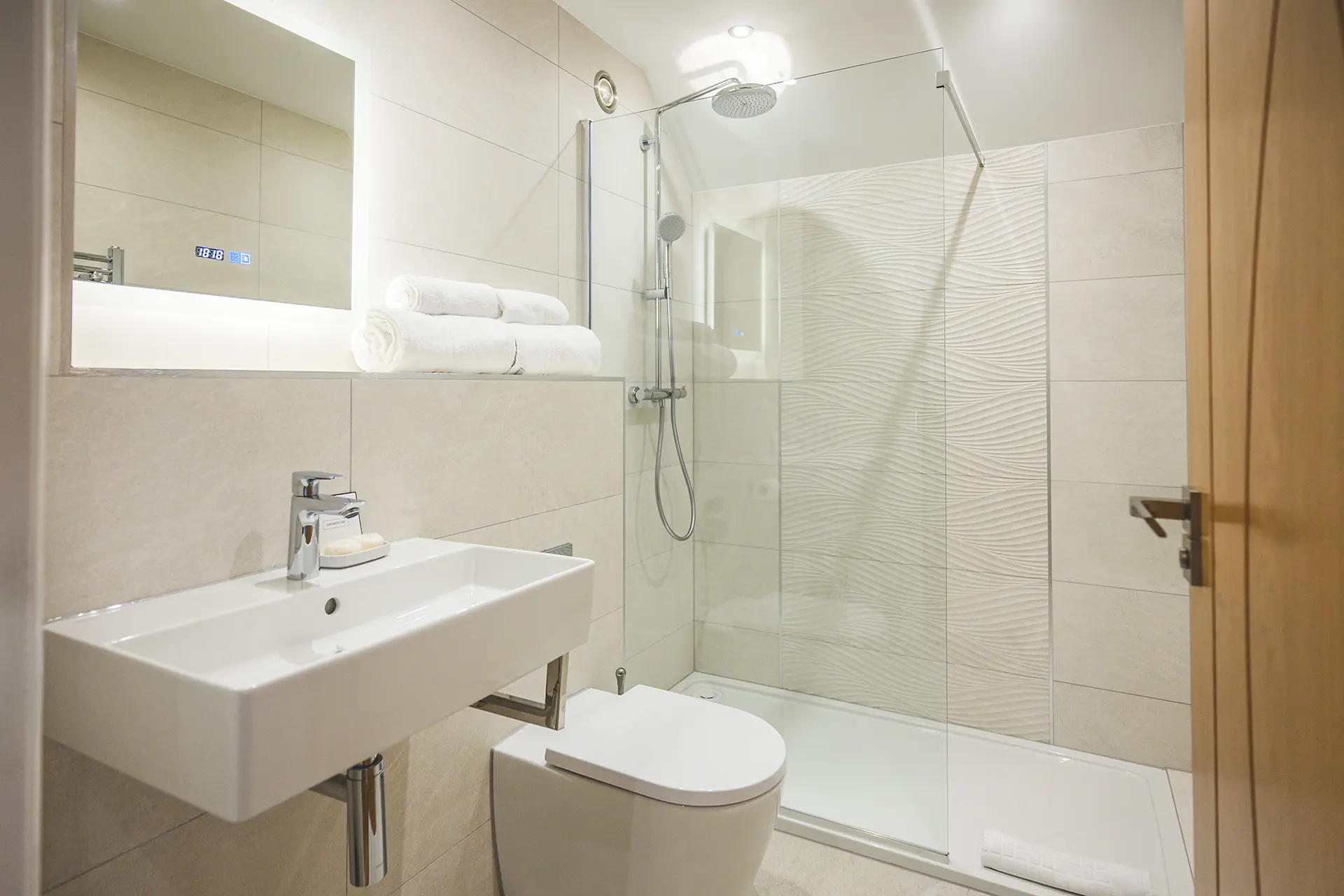En suite shower room in Rivervale Barn's accommodation - Rivervale Lodge