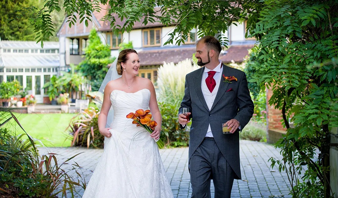 Nikki and Dave took a romantic stroll through this stunning Hampshire wedding venue’s luscious gardens