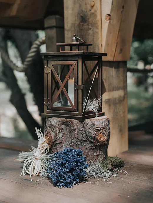 The Spinney is decorated with stunningly detailed décor making it the perfect place for an outside wedding ceremony
