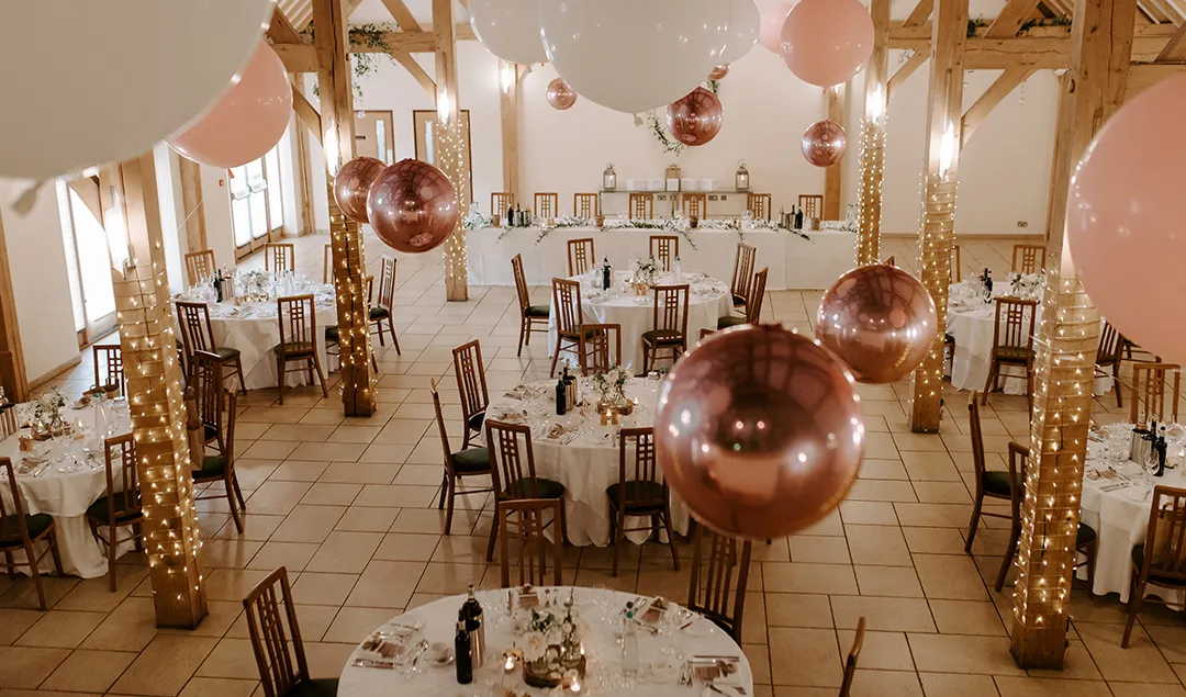 10 Reasons To Have A Romantic Barn Wedding