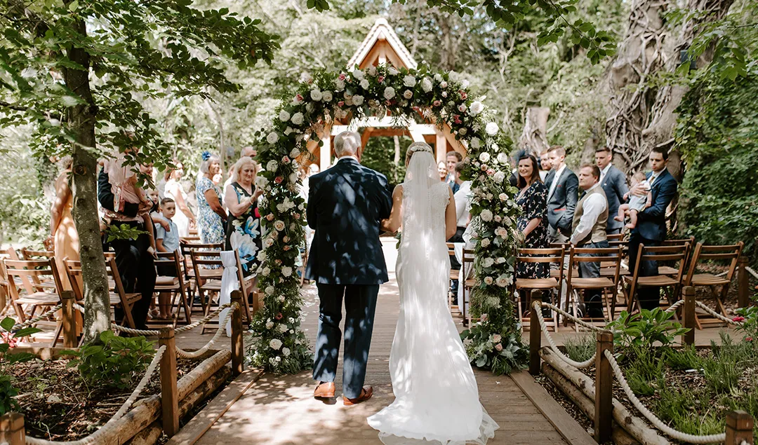 10 Reasons To Have A Romantic Barn Wedding