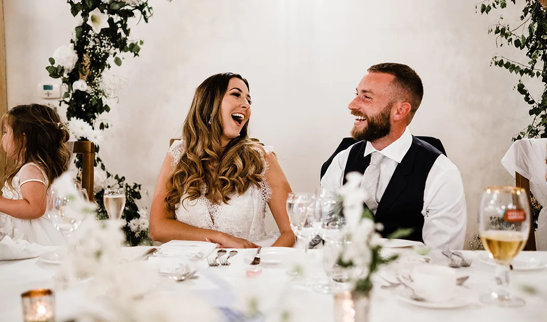 alt="adding a slideshow to the wedding speech is a great way to surprise your partner"