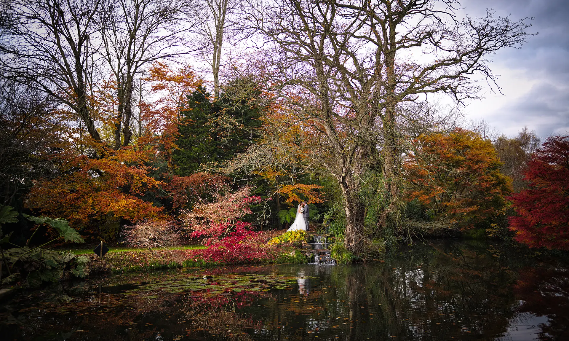 Rivervale Barn's garden in autumn